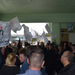 Servidores da Santa Casa fazem manifestação na rampa do hospital, cobrando salários em dia