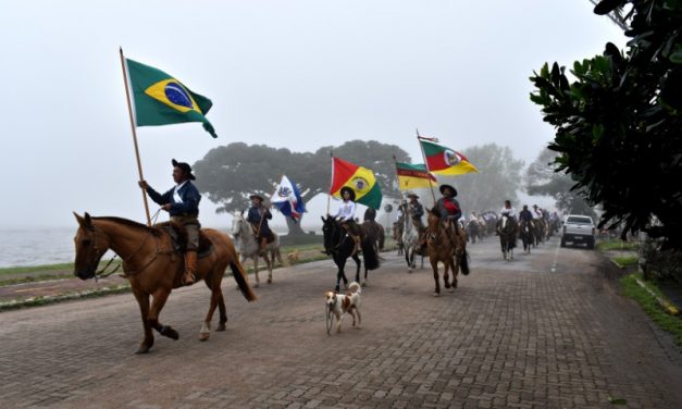 759 Cavalarianos participaram do Desfile Farroupilha, em São Lourenço do Sul
