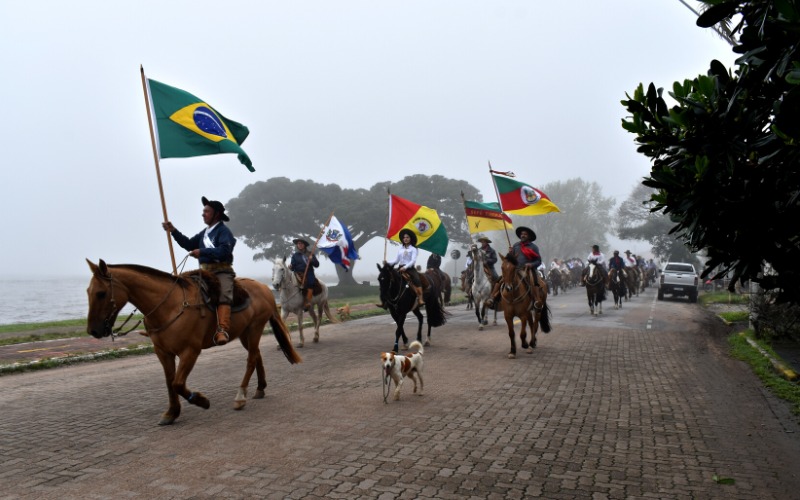 759 Cavalarianos participaram do Desfile Farroupilha, em São Lourenço do Sul
