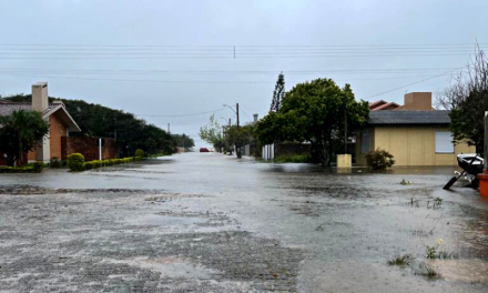 ATUALIZAÇÃO: Muita chuva, cheia da Lagoa e arroios, alagam ruas em SLS e tiram famílias de casa