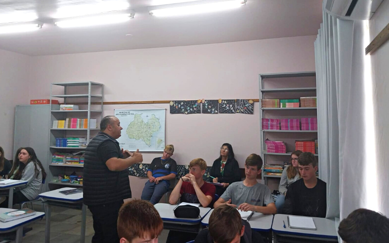 Escola Martinho Lutero, em parceria com a ACI/CDL, recebeu atividades do projeto Empreendedorismo nas Escolas